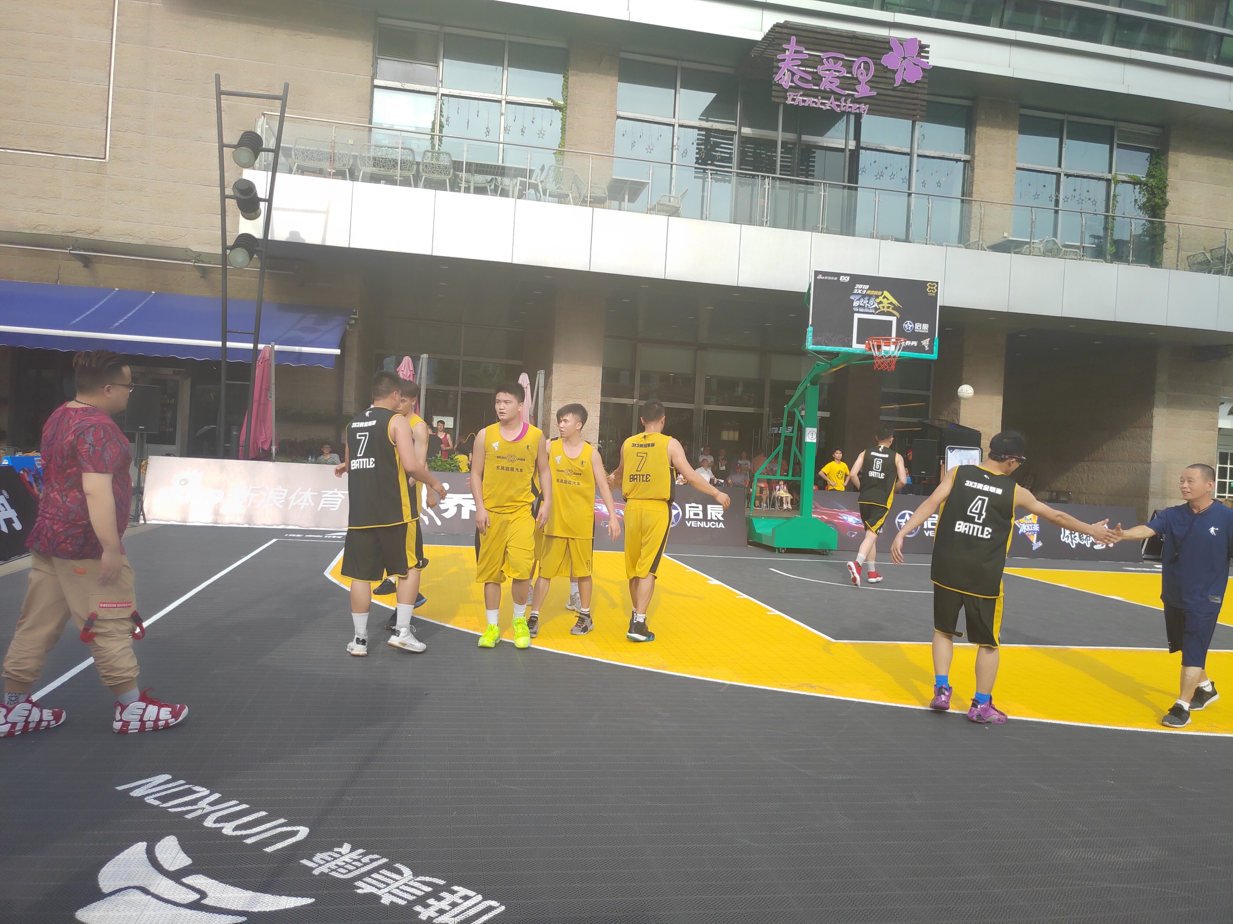 新浪三對(duì)三黃金聯(lián)賽